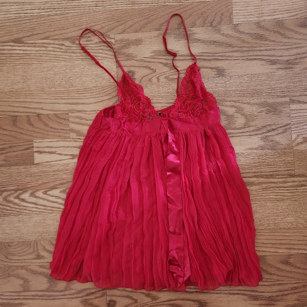 EUC 00s Victoria's Secret Red Pleated Lace Chemise/Nightgown, Size S